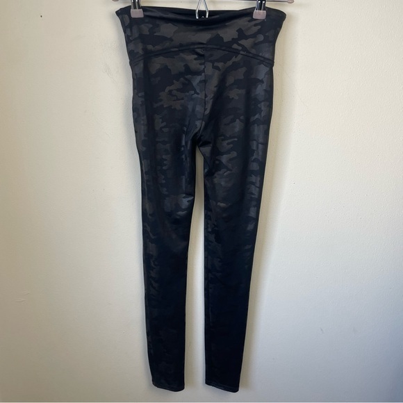 Spanx Faux‎ Leather Camo Legging - Picture 5 of 10
